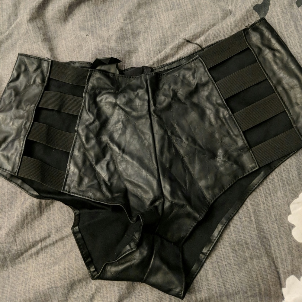 Allure fetish wear